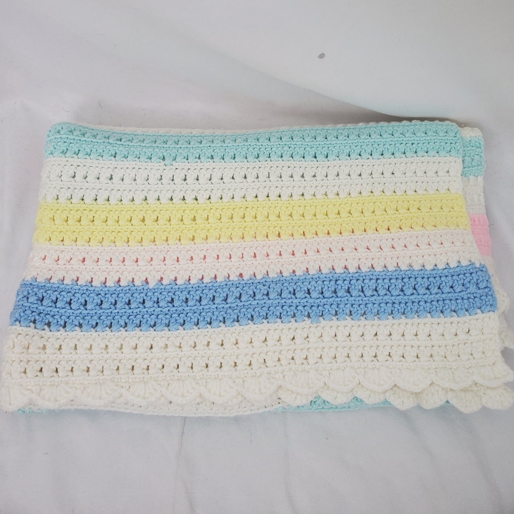Vintage crocheted striped pastel baby blanket - Picture 5 of 6